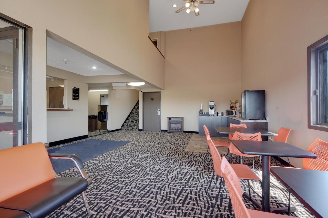 Americas Quality Inn & Suites - Finlayson Extérieur photo